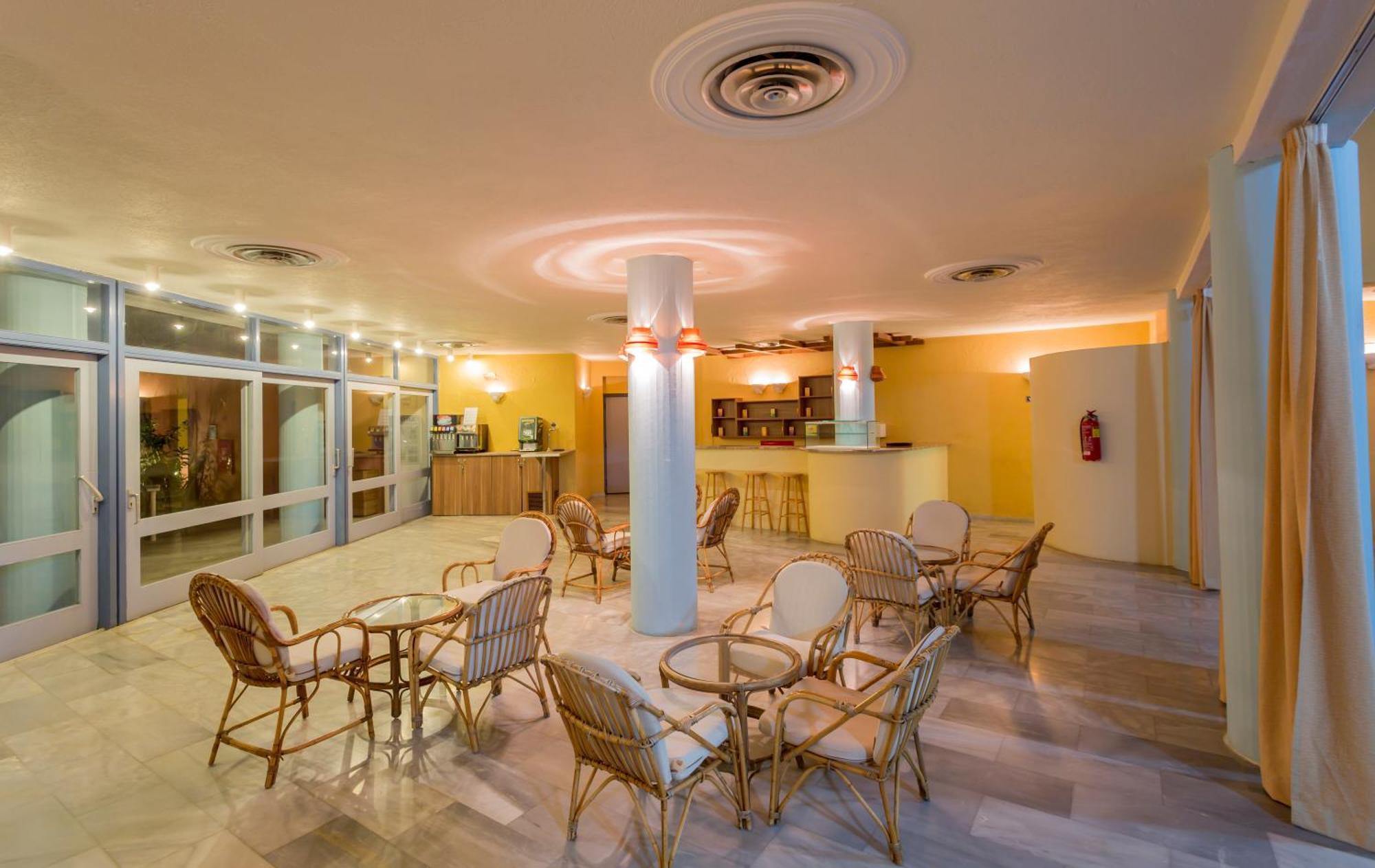 Dessole Dolphin Bay Hotel Amoudara  Exterior photo